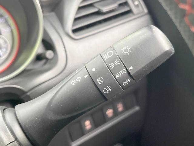スイフトスポーツ ベースグレード　６速ＭＴ　純正８型ナビ　全周囲カメラ　衝突被害軽減システム　レーダークルーズ　禁煙車　シートヒーター　ドラレコ　スマートキー　ＬＥＤヘッド　ビルトインＥＴＣ　純正１７インチアルミ　オートハイビーム（26枚目）
