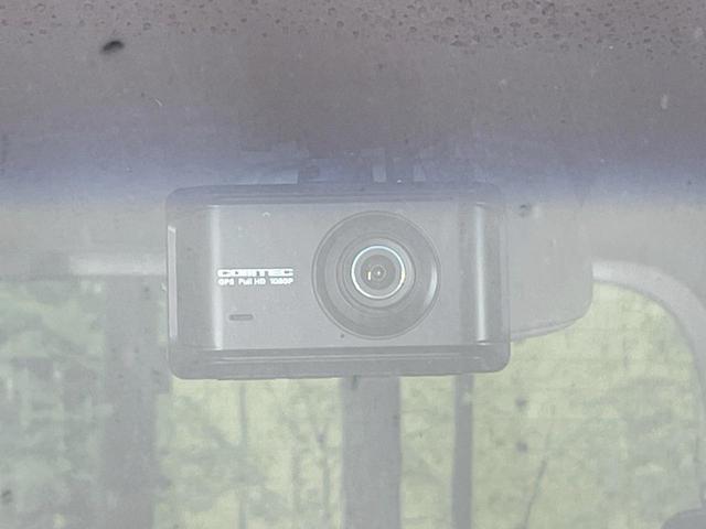 タント カスタムＲＳ　電動スライドドア　ＨＤＤナビ　バックカメラ　ドラレコ　スマートキー　ＨＩＤヘッド　ＥＴＣ　純正１５インチアルミ　オートエアコン　ＣＤ　ＤＶＤ再生　地デジ（6枚目）