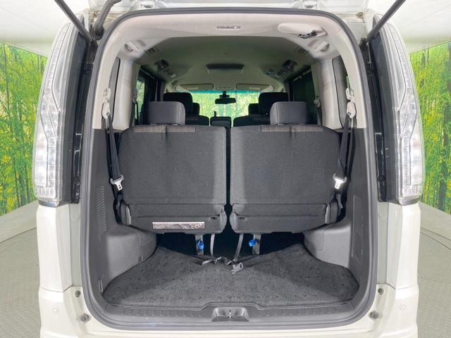 セレナ ハイウェイスター　Ｖエアロモード＋セーフティＩＩ　両側電動ドア　純正ＳＤナビ　後席モニター　全周囲カメラ　衝突被害軽減システム　コーナーセンサー　スマートキー　ＬＥＤヘッド　ナビ連動ＥＴＣ　クルコン　純正１６インチアルミ（10枚目）