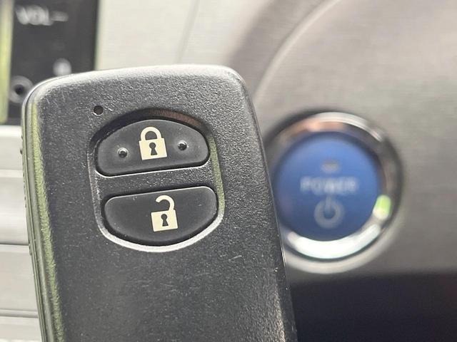 プリウス Ｓ　純正ＳＤナビ　バックカメラ　衝突被害軽減システム　禁煙車　スマートキー　ＨＩＤヘッド　ビルトインＥＴＣ　純正１５インチアルミ　オートライト　オートエアコン　Ｂｌｕｅｔｏｏｔｈ　ＣＤ　ＤＶＤ再生（6枚目）