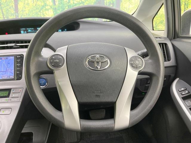 プリウス Ｓ　純正ＳＤナビ　バックカメラ　衝突被害軽減システム　禁煙車　スマートキー　ＨＩＤヘッド　ビルトインＥＴＣ　純正１５インチアルミ　オートライト　オートエアコン　Ｂｌｕｅｔｏｏｔｈ　ＣＤ　ＤＶＤ再生（11枚目）