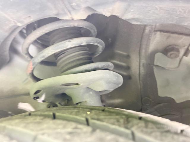 プリウス Ｓ　純正ＳＤナビ　バックカメラ　衝突被害軽減システム　禁煙車　スマートキー　ＨＩＤヘッド　ビルトインＥＴＣ　純正１５インチアルミ　オートライト　オートエアコン　Ｂｌｕｅｔｏｏｔｈ　ＣＤ　ＤＶＤ再生（20枚目）