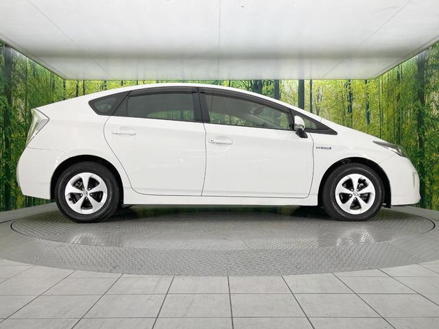 プリウス Ｓ　純正ＳＤナビ　バックカメラ　衝突被害軽減システム　禁煙車　スマートキー　ＨＩＤヘッド　ビルトインＥＴＣ　純正１５インチアルミ　オートライト　オートエアコン　Ｂｌｕｅｔｏｏｔｈ　ＣＤ　ＤＶＤ再生（26枚目）