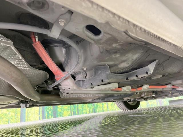 プリウス Ｓ　純正ＳＤナビ　バックカメラ　衝突被害軽減システム　禁煙車　スマートキー　ＨＩＤヘッド　ビルトインＥＴＣ　純正１５インチアルミ　オートライト　オートエアコン　Ｂｌｕｅｔｏｏｔｈ　ＣＤ　ＤＶＤ再生（32枚目）