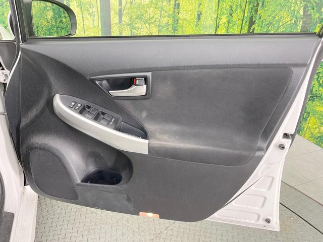 プリウス Ｓ　純正ＳＤナビ　バックカメラ　衝突被害軽減システム　禁煙車　スマートキー　ＨＩＤヘッド　ビルトインＥＴＣ　純正１５インチアルミ　オートライト　オートエアコン　Ｂｌｕｅｔｏｏｔｈ　ＣＤ　ＤＶＤ再生（33枚目）