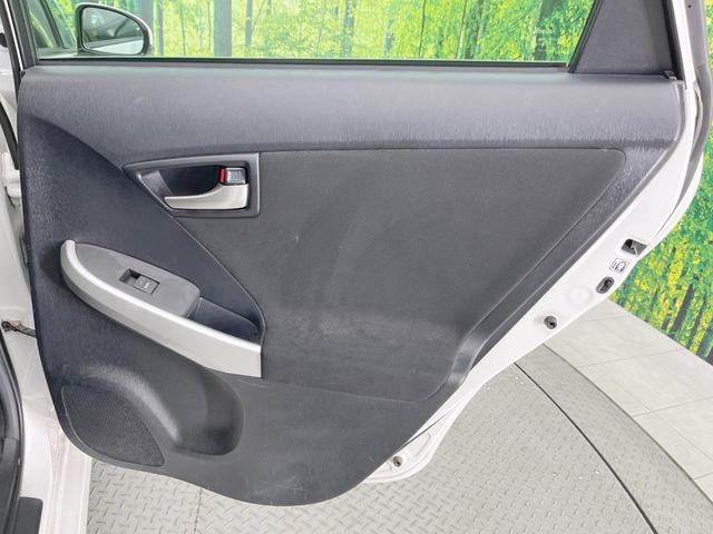 プリウス Ｓ　純正ＳＤナビ　バックカメラ　衝突被害軽減システム　禁煙車　スマートキー　ＨＩＤヘッド　ビルトインＥＴＣ　純正１５インチアルミ　オートライト　オートエアコン　Ｂｌｕｅｔｏｏｔｈ　ＣＤ　ＤＶＤ再生（34枚目）