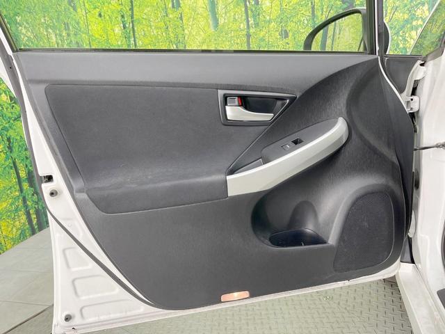 プリウス Ｓ　純正ＳＤナビ　バックカメラ　衝突被害軽減システム　禁煙車　スマートキー　ＨＩＤヘッド　ビルトインＥＴＣ　純正１５インチアルミ　オートライト　オートエアコン　Ｂｌｕｅｔｏｏｔｈ　ＣＤ　ＤＶＤ再生（35枚目）