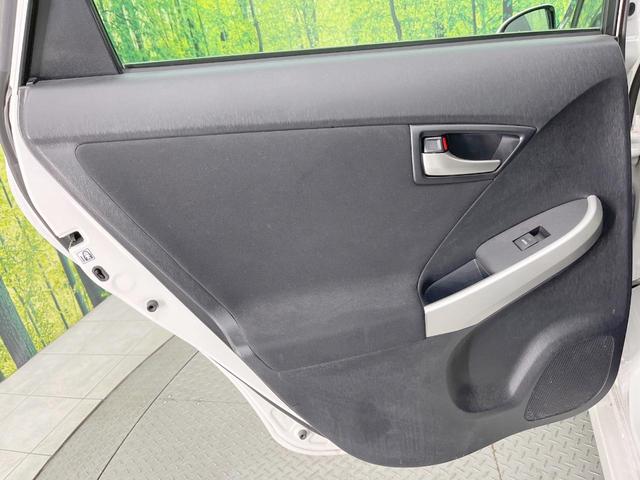 プリウス Ｓ　純正ＳＤナビ　バックカメラ　衝突被害軽減システム　禁煙車　スマートキー　ＨＩＤヘッド　ビルトインＥＴＣ　純正１５インチアルミ　オートライト　オートエアコン　Ｂｌｕｅｔｏｏｔｈ　ＣＤ　ＤＶＤ再生（36枚目）