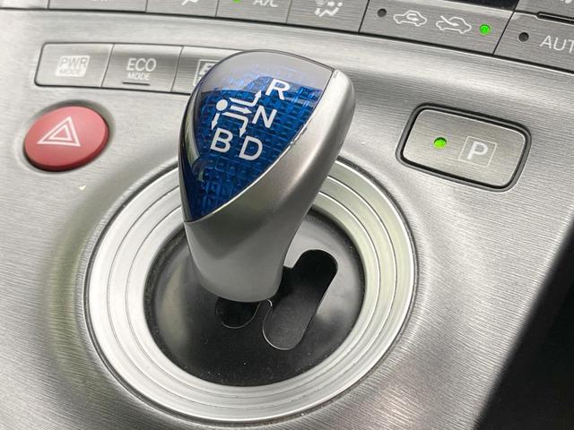 プリウス Ｓ　純正ＳＤナビ　バックカメラ　衝突被害軽減システム　禁煙車　スマートキー　ＨＩＤヘッド　ビルトインＥＴＣ　純正１５インチアルミ　オートライト　オートエアコン　Ｂｌｕｅｔｏｏｔｈ　ＣＤ　ＤＶＤ再生（48枚目）
