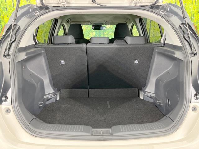 アクア Ｚ　ラフィネ　純正ナビ付ＤＡ　全周囲カメラ　衝突軽減　レーダークルーズ　禁煙車　コーナーセンサー　スマートキー　ＬＥＤヘッド　ビルトインＥＴＣ　純正１６インチアルミ　オートハイビーム　オートライト　オートエアコン（10枚目）