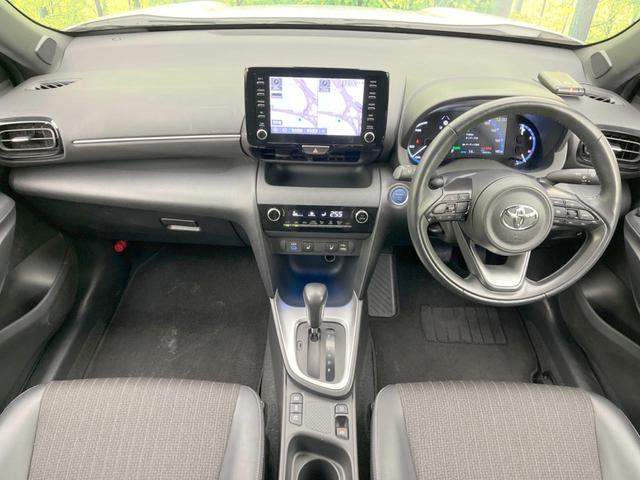 ヤリスクロス ハイブリッドＺ　純正ナビ付ＤＡ　全周囲カメラ　衝突軽減　レーダークルーズ　ＢＳＭ　禁煙車　　パワーシート　コーナーセンサー　スマートキー　ＬＥＤヘッド　ビルトインＥＴＣ　純正１８インチアルミ　オートハイビーム（2枚目）