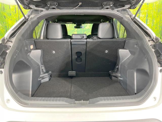 ヤリスクロス ハイブリッドＺ　純正ナビ付ＤＡ　全周囲カメラ　衝突軽減　レーダークルーズ　ＢＳＭ　禁煙車　　パワーシート　コーナーセンサー　スマートキー　ＬＥＤヘッド　ビルトインＥＴＣ　純正１８インチアルミ　オートハイビーム（10枚目）