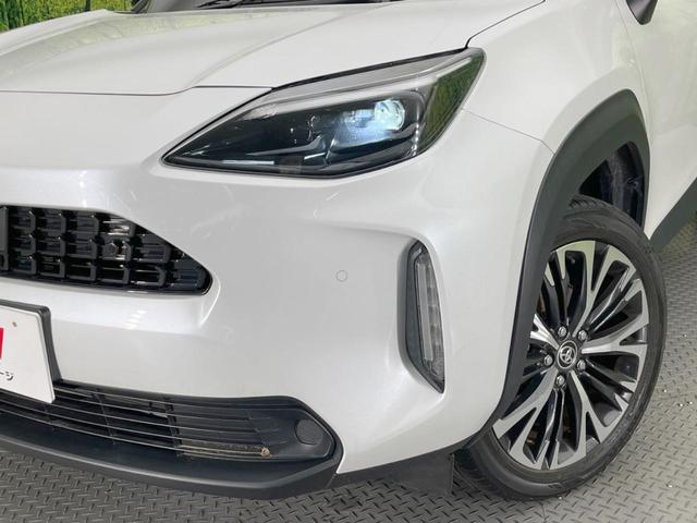 ヤリスクロス ハイブリッドＺ　純正ナビ付ＤＡ　全周囲カメラ　衝突軽減　レーダークルーズ　ＢＳＭ　禁煙車　　パワーシート　コーナーセンサー　スマートキー　ＬＥＤヘッド　ビルトインＥＴＣ　純正１８インチアルミ　オートハイビーム（12枚目）