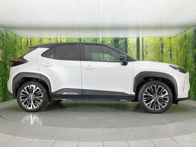 ヤリスクロス ハイブリッドＺ　純正ナビ付ＤＡ　全周囲カメラ　衝突軽減　レーダークルーズ　ＢＳＭ　禁煙車　　パワーシート　コーナーセンサー　スマートキー　ＬＥＤヘッド　ビルトインＥＴＣ　純正１８インチアルミ　オートハイビーム（34枚目）