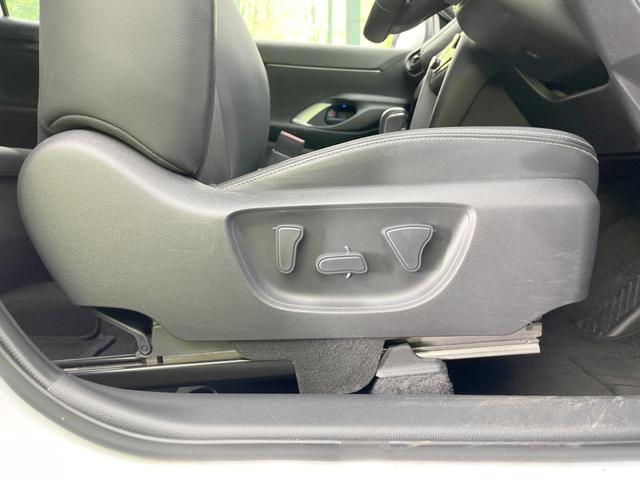 ヤリスクロス ハイブリッドＺ　純正ナビ付ＤＡ　全周囲カメラ　衝突軽減　レーダークルーズ　ＢＳＭ　禁煙車　　パワーシート　コーナーセンサー　スマートキー　ＬＥＤヘッド　ビルトインＥＴＣ　純正１８インチアルミ　オートハイビーム（48枚目）