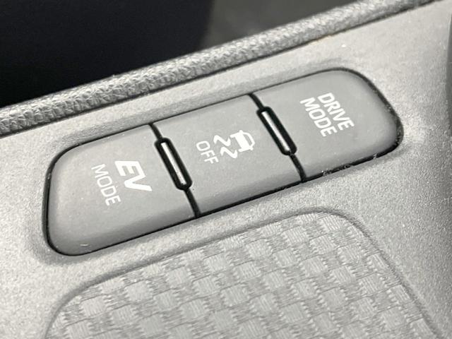 ヤリスクロス ハイブリッドＺ　純正ナビ付ＤＡ　全周囲カメラ　衝突軽減　レーダークルーズ　ＢＳＭ　禁煙車　　パワーシート　コーナーセンサー　スマートキー　ＬＥＤヘッド　ビルトインＥＴＣ　純正１８インチアルミ　オートハイビーム（50枚目）