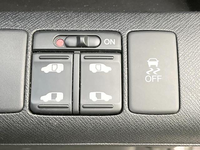 ステップワゴンスパーダ Ｚ　ＨＤＤナビエディション　純正ナビ　後席モニター　両側電動ドア　バックカメラ　禁煙車　ドラレコ　スマートキー　ＨＩＤヘッド　ビルトインＥＴＣ　純正１６インチアルミ　オートエアコン　ＣＤ　ＤＶＤ再生　地デジ　パドルシフト（3枚目）