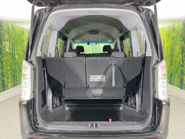 ステップワゴンスパーダ Ｚ　ＨＤＤナビエディション　純正ナビ　後席モニター　両側電動ドア　バックカメラ　禁煙車　ドラレコ　スマートキー　ＨＩＤヘッド　ビルトインＥＴＣ　純正１６インチアルミ　オートエアコン　ＣＤ　ＤＶＤ再生　地デジ　パドルシフト（11枚目）