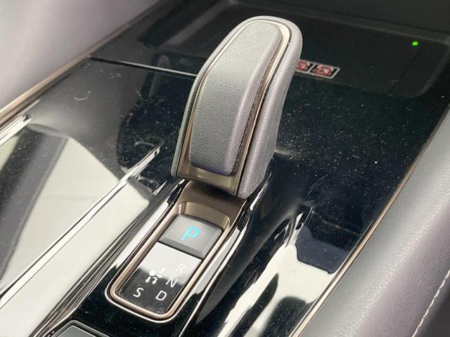 アルファードハイブリッド Ｚ　ガラスルーフ　フルエアロ　両側電動ドア　純正１４型ナビ　後席モニター　全周囲カメラ　１００Ｖ電源　衝突被害軽減システム　レーダークルーズ　禁煙車　電動リアゲート　シートエアコン　ＥＴＣ２．０（69枚目）