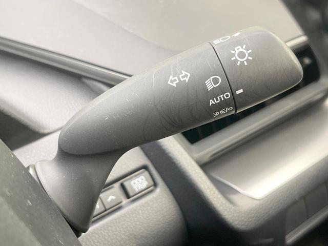 プリウス X バックカメラ 衝突被害軽減システム レーダークルーズ 禁煙車 ドラレコ スマートキー LEDヘッド ETC2.0 オートハイビーム 車線逸脱警報 オートライト オートエアコン Bluetooth(45枚目)