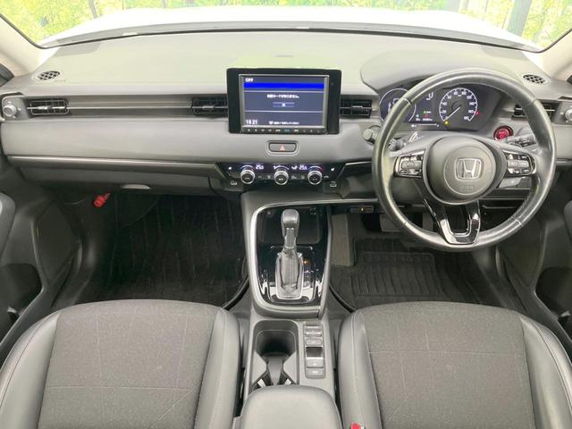 ヴェゼル ｅ：ＨＥＶ　Ｚ　純正ＳＤナビ　バックカメラ　衝突被害軽減システム　レーダークルーズ　禁煙車　ブラインドスポットモニター　電動リアゲート　ドラレコ　コーナーセンサー　スマートキー　ＬＥＤヘッド　ビルトインＥＴＣ（2枚目）