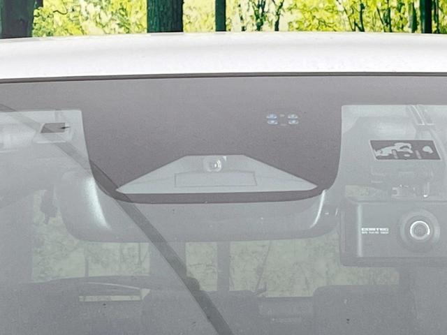 ヴェゼル ｅ：ＨＥＶ　Ｚ　純正ＳＤナビ　バックカメラ　衝突被害軽減システム　レーダークルーズ　禁煙車　ブラインドスポットモニター　電動リアゲート　ドラレコ　コーナーセンサー　スマートキー　ＬＥＤヘッド　ビルトインＥＴＣ（3枚目）