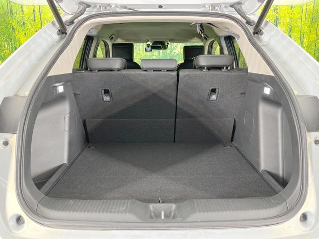 ヴェゼル ｅ：ＨＥＶ　Ｚ　純正ＳＤナビ　バックカメラ　衝突被害軽減システム　レーダークルーズ　禁煙車　ブラインドスポットモニター　電動リアゲート　ドラレコ　コーナーセンサー　スマートキー　ＬＥＤヘッド　ビルトインＥＴＣ（10枚目）