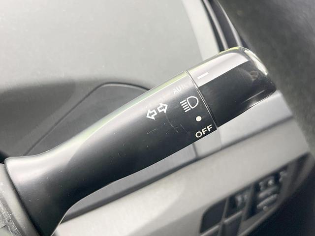プリウス L 純正ナビ 禁煙車 スマートキー ETC 純正15インチアルミ オートライト オートエアコン CD DVD再生 地デジ ドアバイザー プライバシーガラス 盗難防止システム(4枚目)