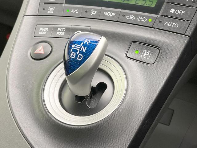 プリウス L 純正ナビ 禁煙車 スマートキー ETC 純正15インチアルミ オートライト オートエアコン CD DVD再生 地デジ ドアバイザー プライバシーガラス 盗難防止システム(24枚目)