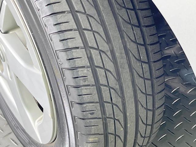 プリウス L 純正ナビ 禁煙車 スマートキー ETC 純正15インチアルミ オートライト オートエアコン CD DVD再生 地デジ ドアバイザー プライバシーガラス 盗難防止システム(27枚目)