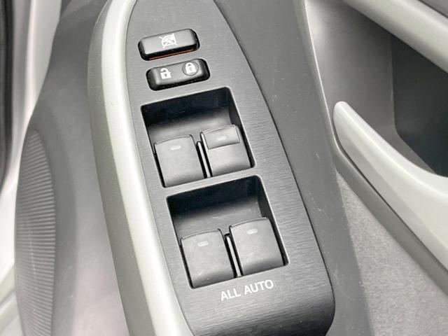 プリウス L 純正ナビ 禁煙車 スマートキー ETC 純正15インチアルミ オートライト オートエアコン CD DVD再生 地デジ ドアバイザー プライバシーガラス 盗難防止システム(40枚目)