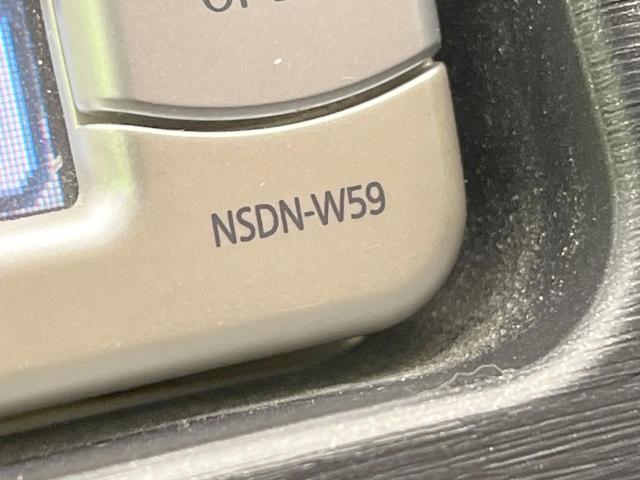 プリウス L 純正ナビ 禁煙車 スマートキー ETC 純正15インチアルミ オートライト オートエアコン CD DVD再生 地デジ ドアバイザー プライバシーガラス 盗難防止システム(49枚目)