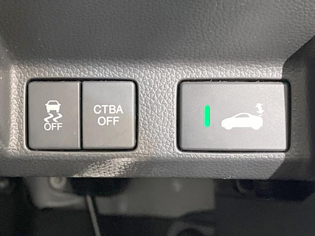 S660 α 衝突被害軽減システム 禁煙車 レザーシート スマートキー LEDヘッド ETC クルーズコントロール 純正15インチアルミ オートライト オートエアコン LEDフォグ(35枚目)