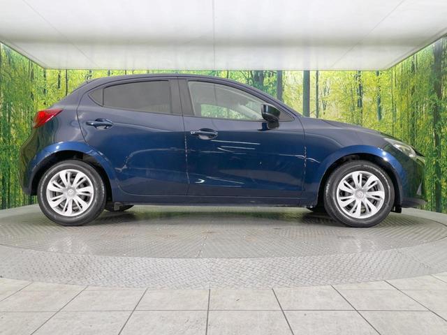 デミオ １３Ｓ　純正ナビ　バックカメラ　衝突被害軽減システム　ドラレコ　スマートキー　ＬＥＤヘッド　ＥＴＣ　オートハイビーム　オートライト　Ｂｌｕｅｔｏｏｔｈ　ＣＤ　プライバシーガラス（33枚目）