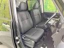 運転席シート廻りは使用感も少なく、良好な状態となっています。前オーナー様が丁寧に使っていたことがよくわかりますね。
