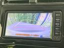 プリウス Ｓ　純正ナビ　バックカメラ　衝突被害軽減システム　レーダークルーズ　禁煙車　スマートキー　ＬＥＤヘッド　ビルトインＥＴＣ　オートハイビーム　オートライト　オートエアコン　純正１５インチアルミ（6枚目）