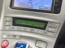 プリウス Ｓ　純正ＳＤナビ　バックカメラ　衝突被害軽減システム　禁煙車　スマートキー　ＨＩＤヘッド　ビルトインＥＴＣ　純正１５インチアルミ　オートライト　オートエアコン　Ｂｌｕｅｔｏｏｔｈ　ＣＤ　ＤＶＤ再生（5枚目）