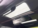 【ガラスルーフ】ガラスルーフ搭載で車内の解放感が一気にアップ！開放的なドライブをお楽しみいただけます。