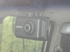 【ドライブレコーダー】安心・安全なカーライフに必須のドライブレコーダーを装備！走行中はもちろん、あおり運転や事故に遭遇した際の状況も映像で記録し、万一のリスクに備えます。 6