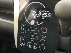【オートエアコン】一度お好みの温度に設定すれば、車内の温度を検知し風量や温度を自動で調整。暑い…寒い…と何度もスイッチ操作をする必要はありません。快適な車内空間には必須の機能ですね 6