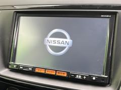 【純正ナビ】人気の純正ナビを装備しております。ナビの使いやすさはもちろん、オーディオ機能も充実！キャンプや旅行はもちろん、通勤や買い物など普段のドライブも楽しくなるはず♪ 3