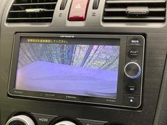 【バックカメラ】駐車時に後方がリアルタイム映像で確認できます。大型商業施設や立体駐車場での駐車時や、夜間のバック時に大活躍！運転スキルに関わらず、今や必須となった装備のひとつです！ 6