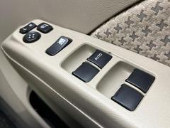 【電動格納ミラー】サイドミラーは電動格納式となっており、狭い駐車場でもキズがつくリスクを抑えられます。 7