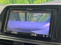 【バックカメラ】駐車時に後方がリアルタイム映像で確認できます。大型商業施設や立体駐車場での駐車時や、夜間のバック時に大活躍！運転スキルに関わらず、今や必須となった装備のひとつです！ 5