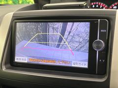 【バックカメラ】駐車時に後方がリアルタイム映像で確認できます。大型商業施設や立体駐車場での駐車時や、夜間のバック時に大活躍！運転スキルに関わらず、今や必須となった装備のひとつです！ 5