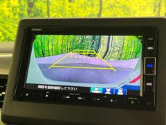 【バックカメラ】駐車時に後方がリアルタイム映像で確認できます。大型商業施設や立体駐車場での駐車時や、夜間のバック時に大活躍！運転スキルに関わらず、今や必須となった装備のひとつです！ 7