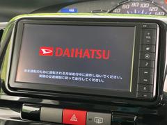 【純正ナビ】人気の純正ナビを装備しております。ナビの使いやすさはもちろん、オーディオ機能も充実！キャンプや旅行はもちろん、通勤や買い物など普段のドライブも楽しくなるはず♪ 4