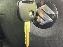 【キーレス】少し離れた場所からでもボタン一つでドアの開錠・施錠ができるのでとっても便利！ドアの鍵穴周りに傷をつけることもありません♪ 7