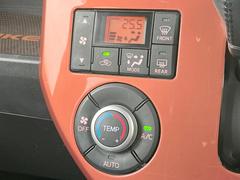 【オートエアコン】一度お好みの温度に設定すれば、車内の温度を検知し風量や温度を自動で調整。暑い…寒い…と何度もスイッチ操作をする必要はありません。快適な車内空間には必須の機能ですね♪ 7