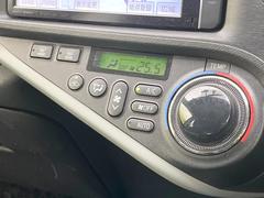 【オートエアコン】一度お好みの温度に設定すれば、車内の温度を検知し風量や温度を自動で調整。暑い…寒い…と何度もスイッチ操作をする必要はありません。快適な車内空間には必須の機能ですね♪ 7